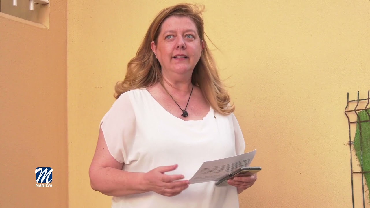 Lectura de poemas en la calle Hermanos Machado